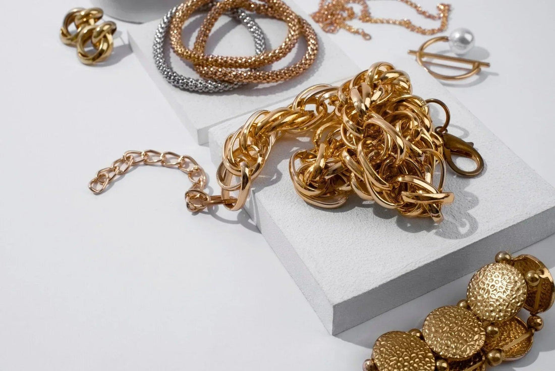 L’art de superposer les bijoux : Le secret d’un look chic et intemporel - Maison Rin